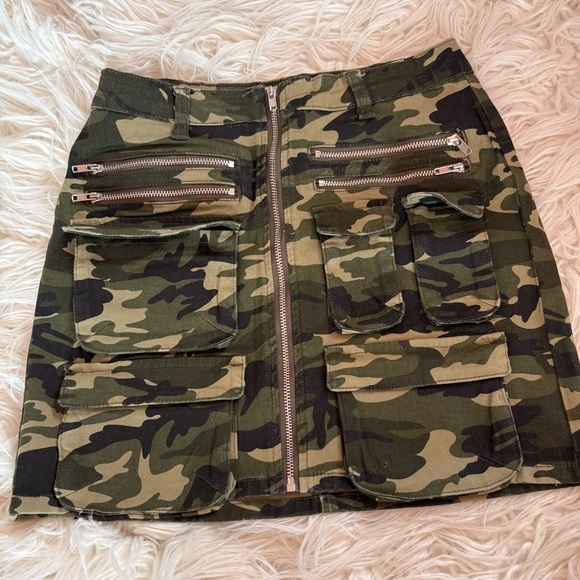 AKIRA Dresses & Skirts - AKIRA Camouflage Cargo Mini Skirt Size Small